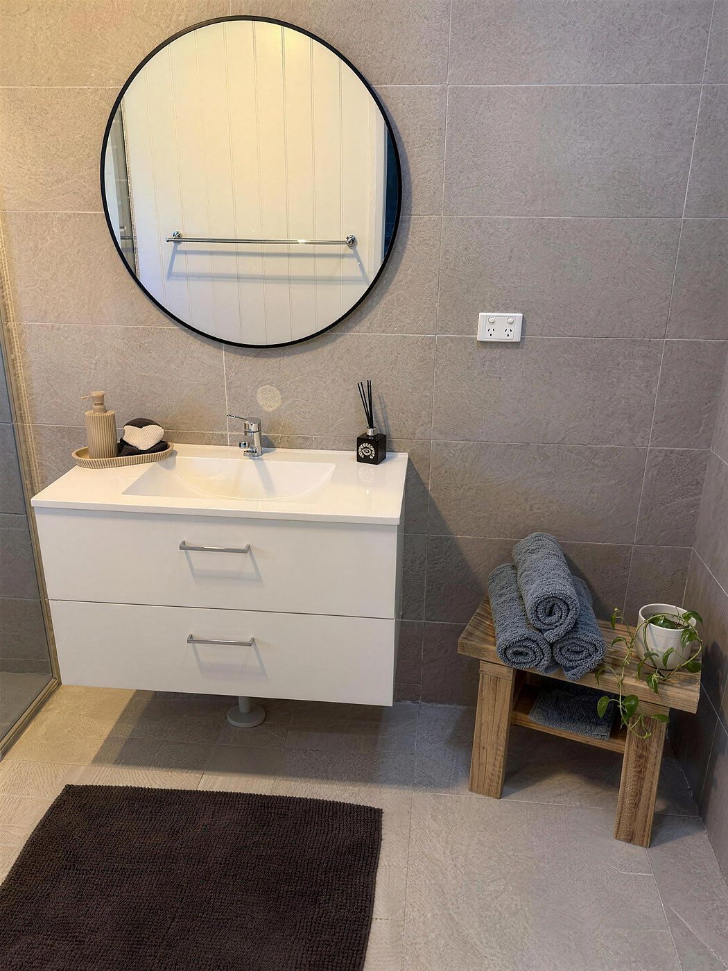 Bathroom vanity and mirror