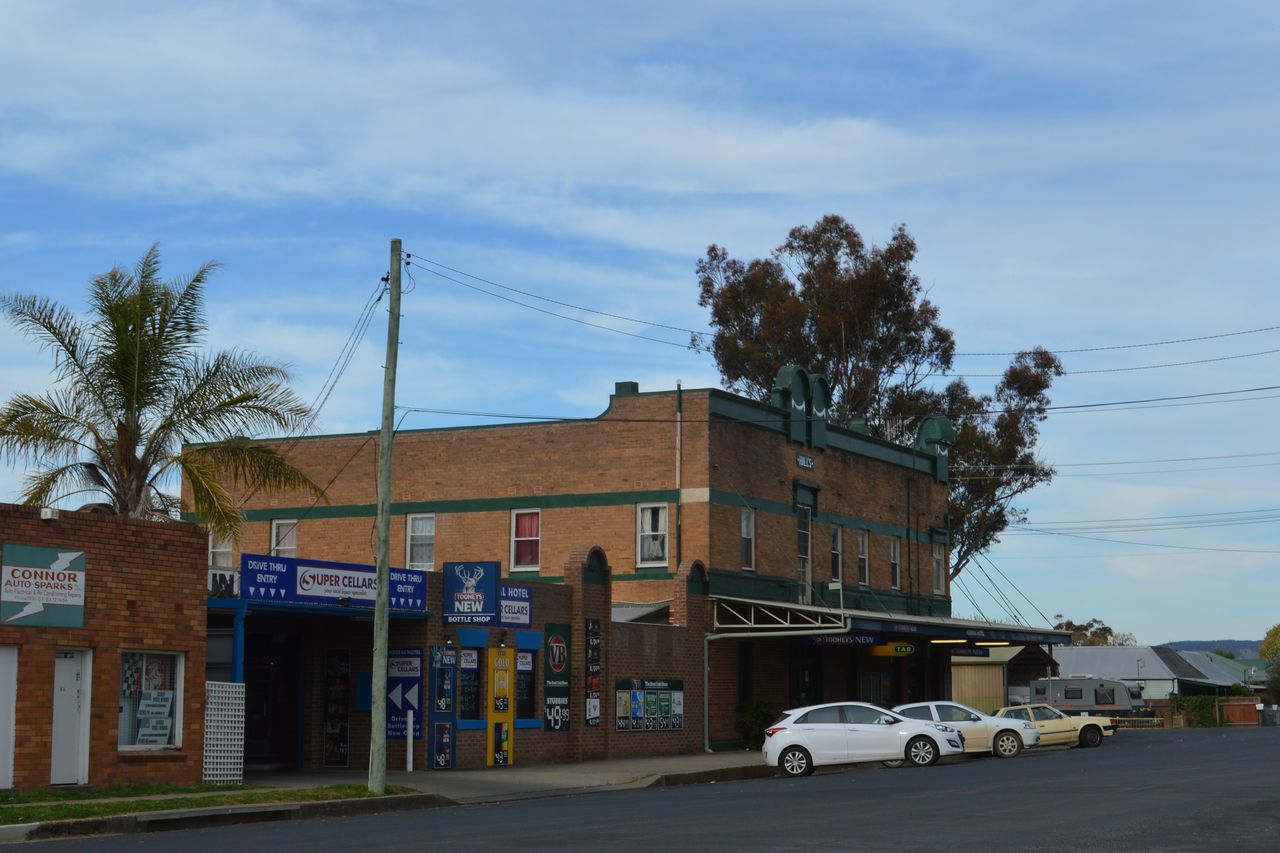 The Federal Hotel on the main street of Mudgee